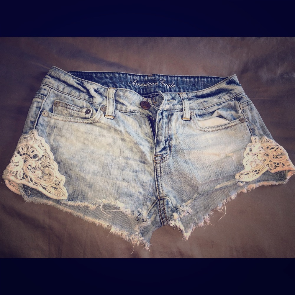 Light wash American eagle shorts